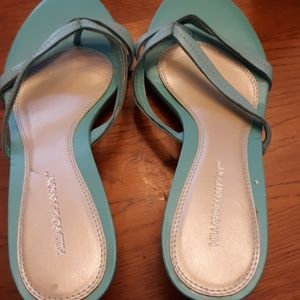 Hillard and Hanson slip on heeled sandal